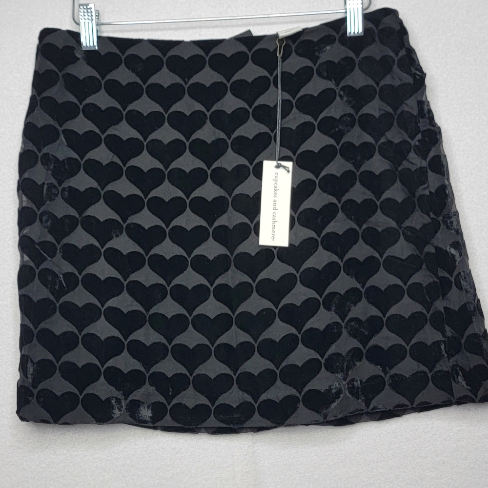 Cupcakes and Cashmere Black Heart Pattern Mini‎ Skirt SIZE 8
